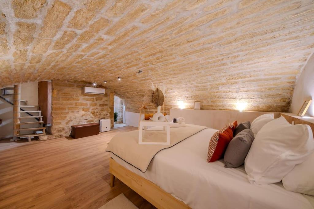 La Suite Eximia Avec Patio - Parking Souterrain Inclus - Centre Historique Montpellier Buitenkant foto