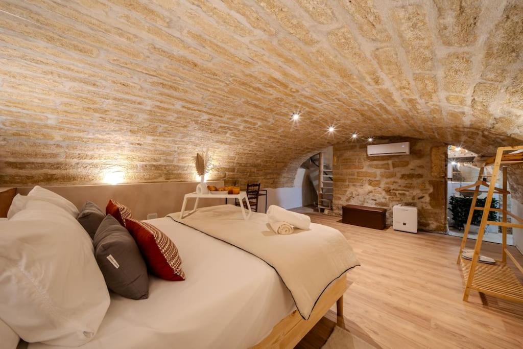 La Suite Eximia Avec Patio - Parking Souterrain Inclus - Centre Historique Montpellier Buitenkant foto